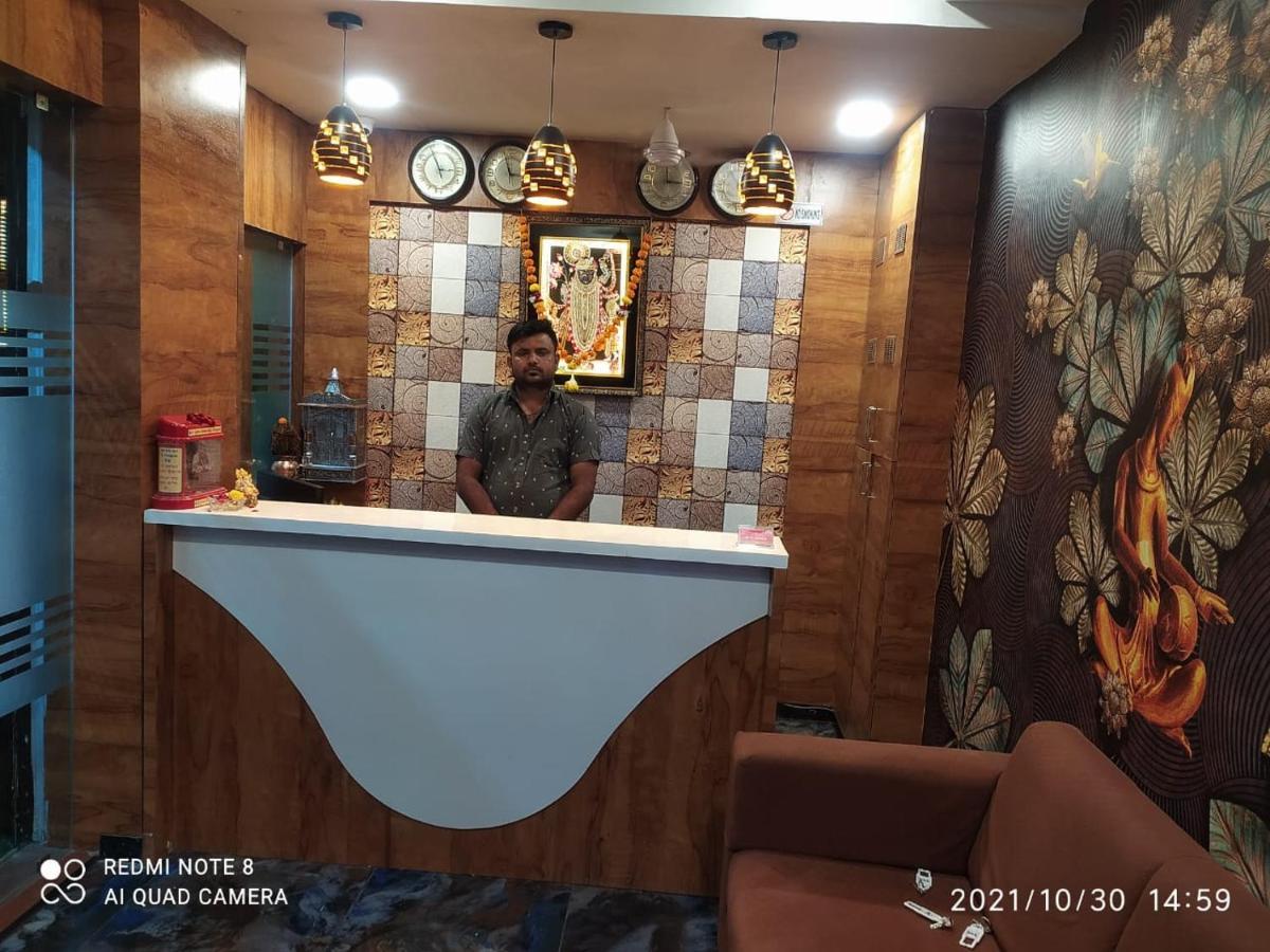 Hotel Red Rose Vadodara Exterior photo