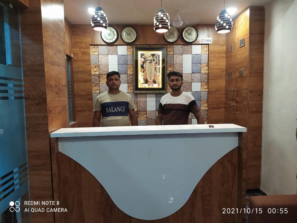 Hotel Red Rose Vadodara Exterior photo