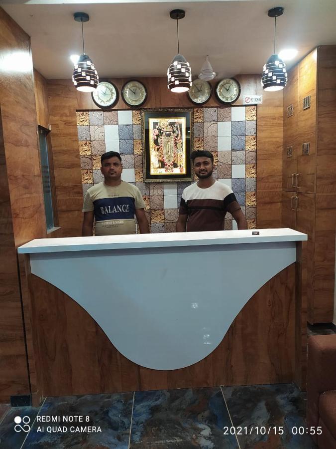 Hotel Red Rose Vadodara Exterior photo