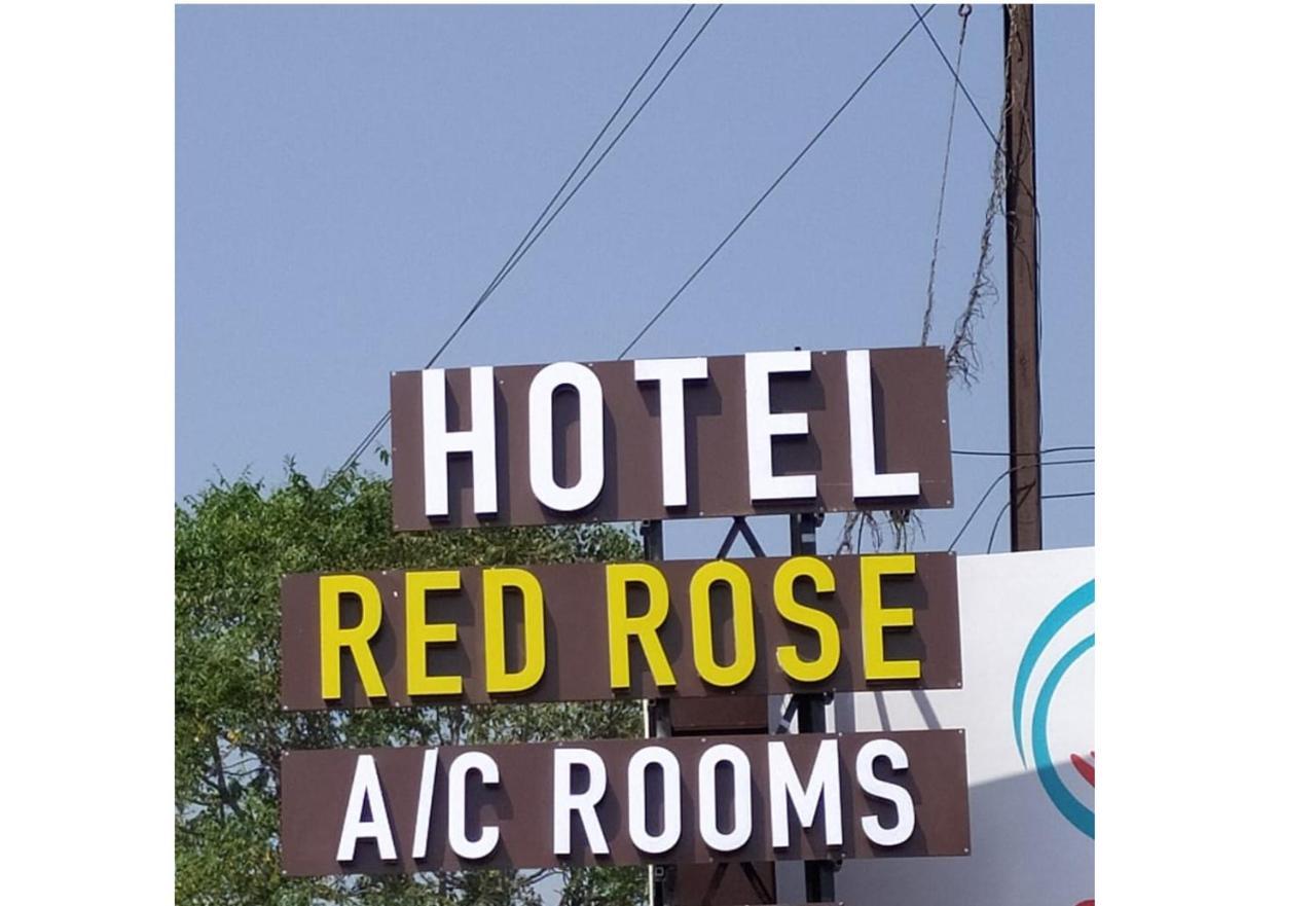Hotel Red Rose Vadodara Exterior photo