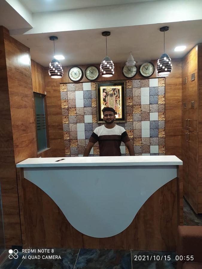 Hotel Red Rose Vadodara Exterior photo
