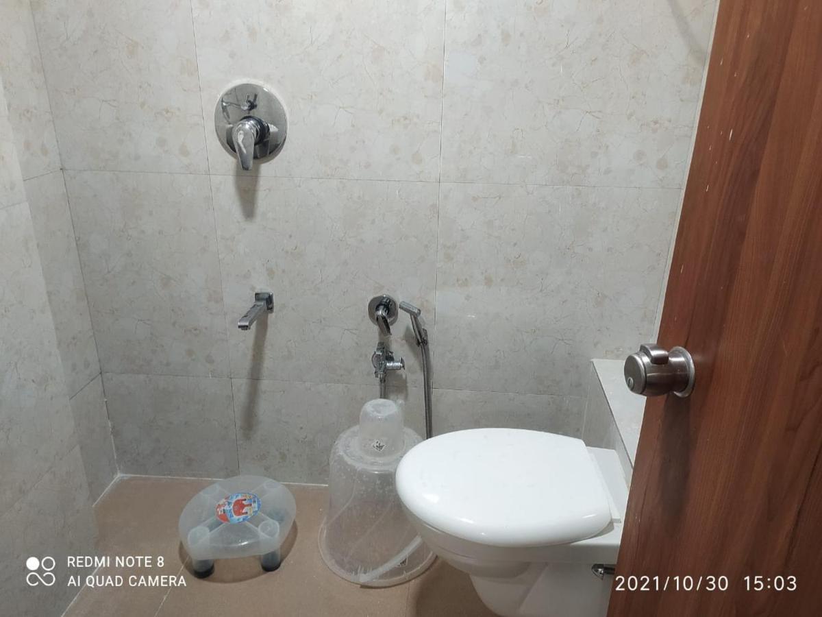 Hotel Red Rose Vadodara Exterior photo