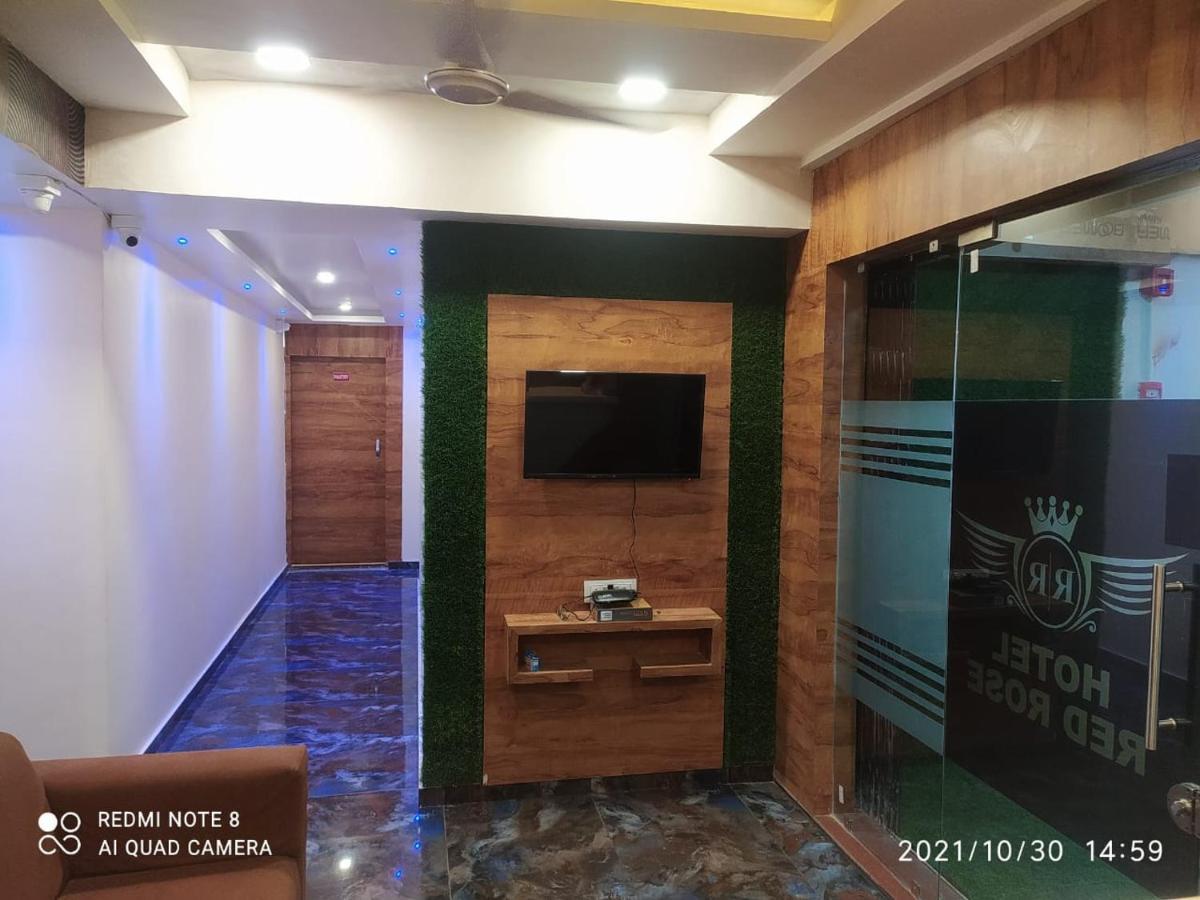Hotel Red Rose Vadodara Exterior photo
