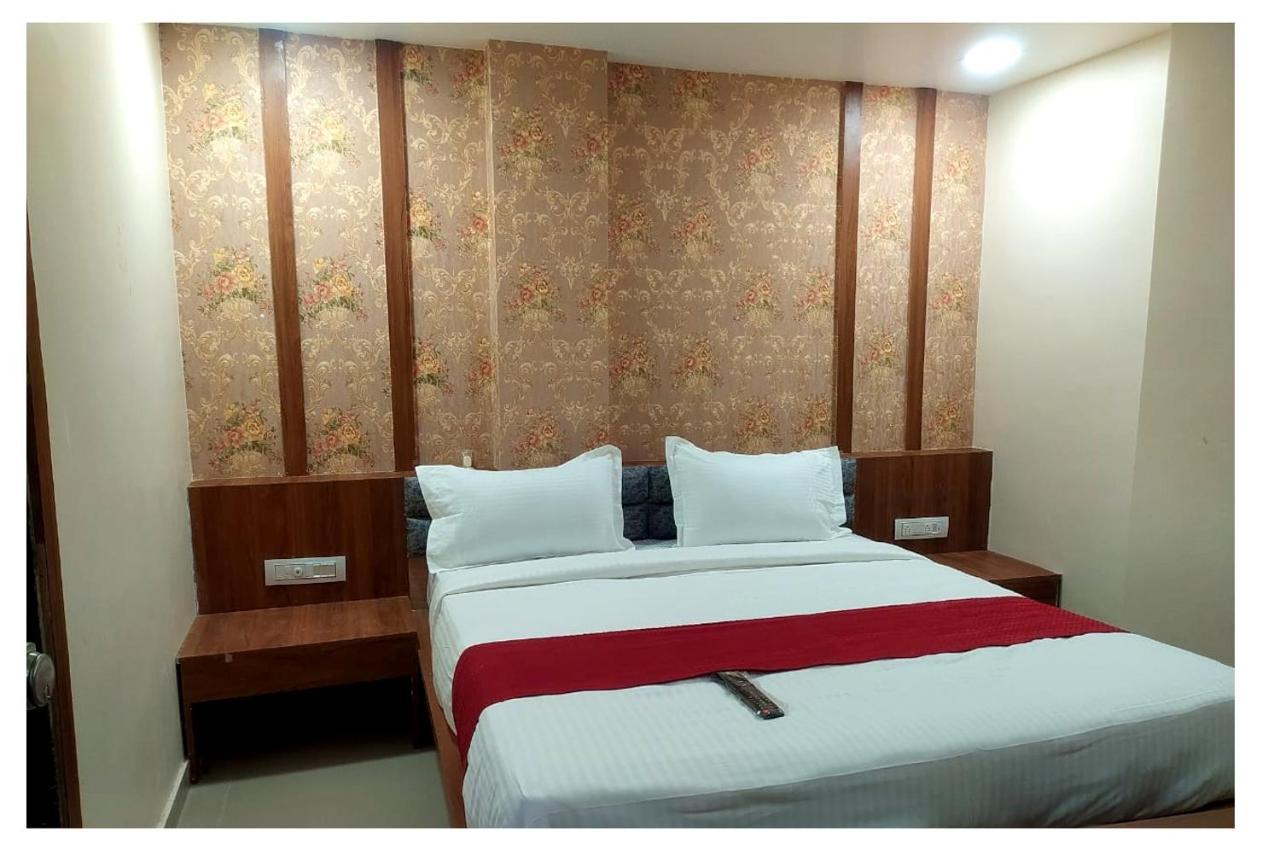 Hotel Red Rose Vadodara Exterior photo